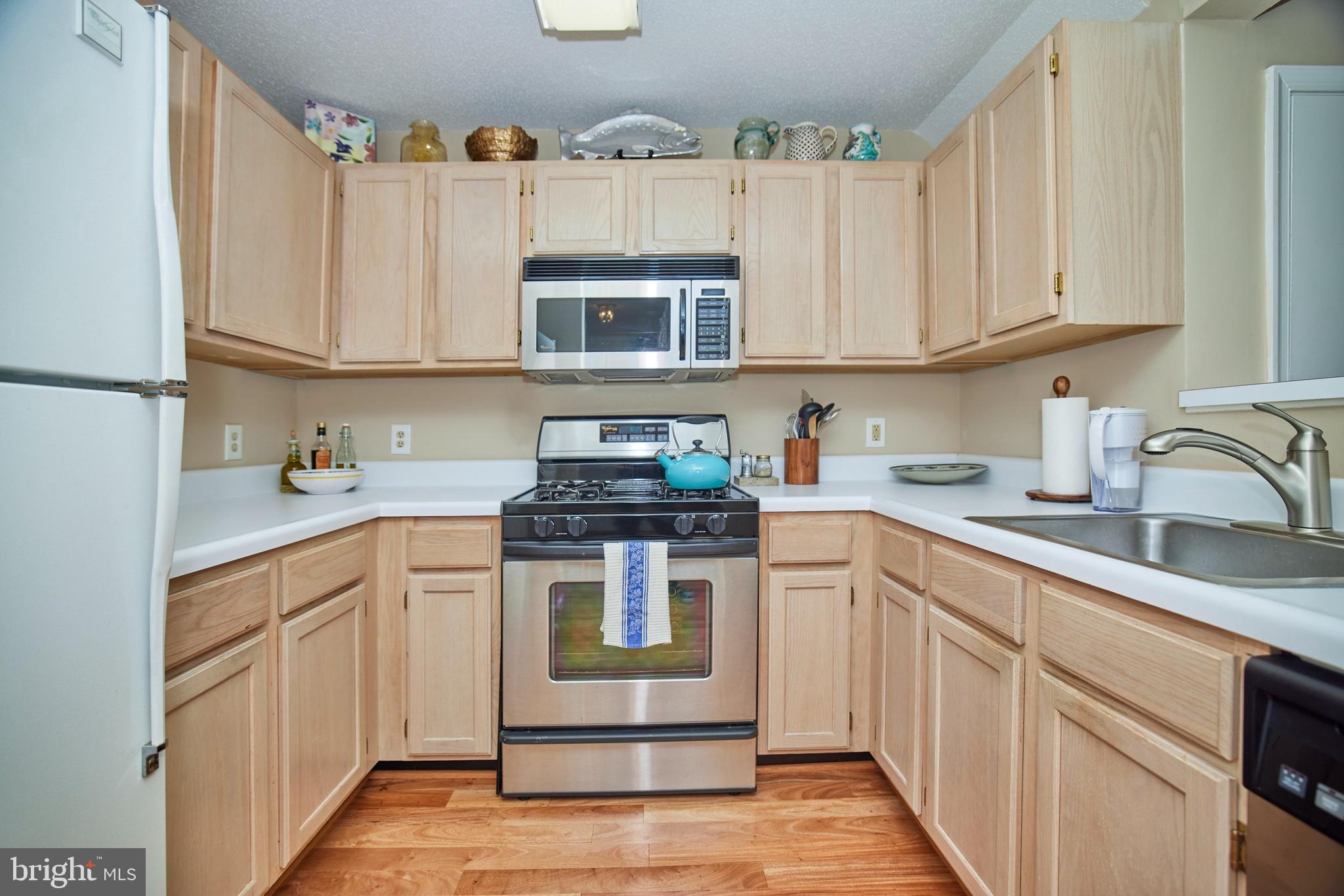 1716 Lake Shore Crest Drive, Unit 31 Reston, VA 20190 - Photo 7 of 46