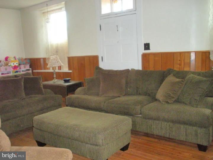 3807 Stoudts Ferry Bridge Road Reading, PA 19605 - Photo 8 of 23 Great Room