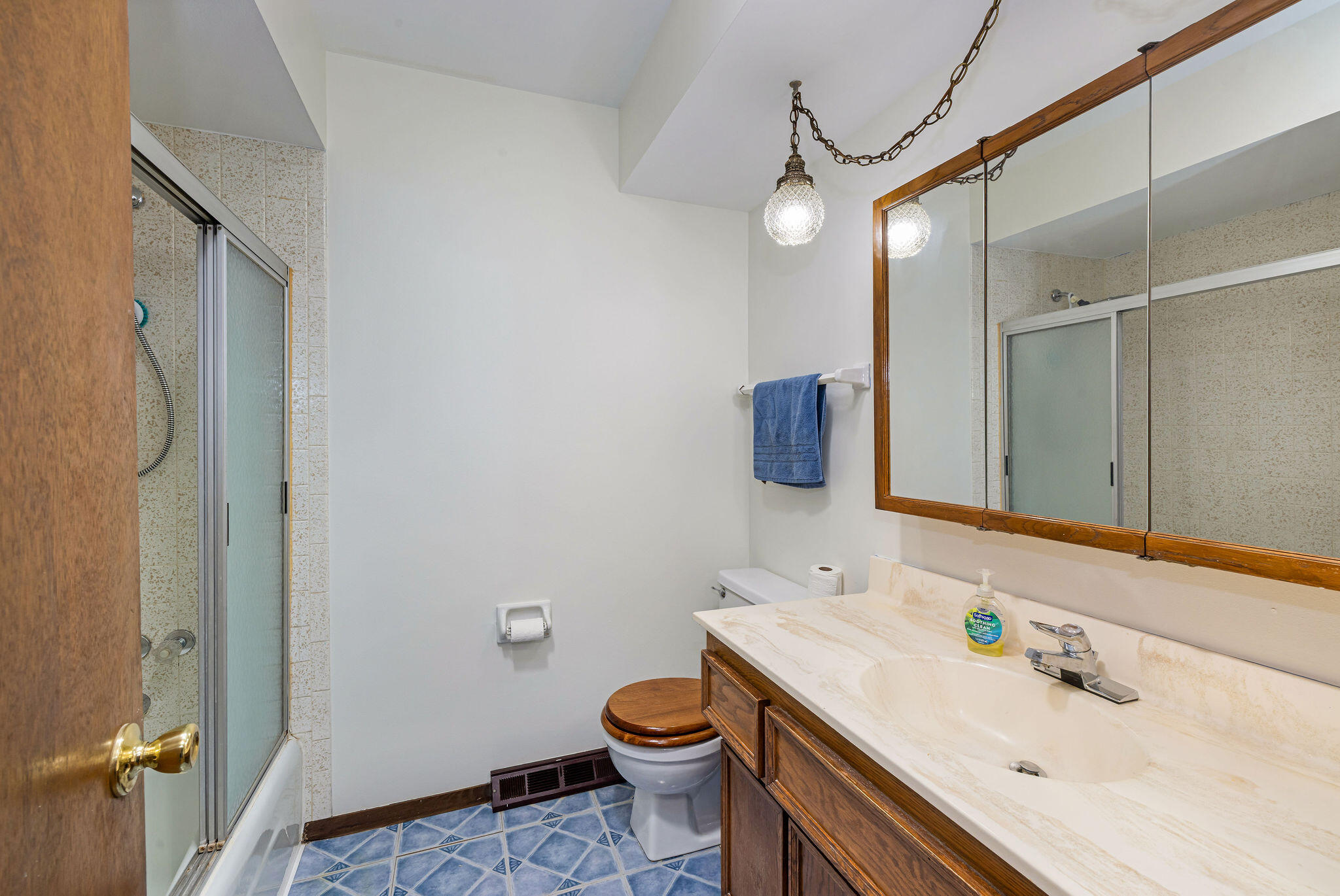 5401 West Cold Spring Road Greenfield, WI 53220 - Photo 12 of 22 223A4382
