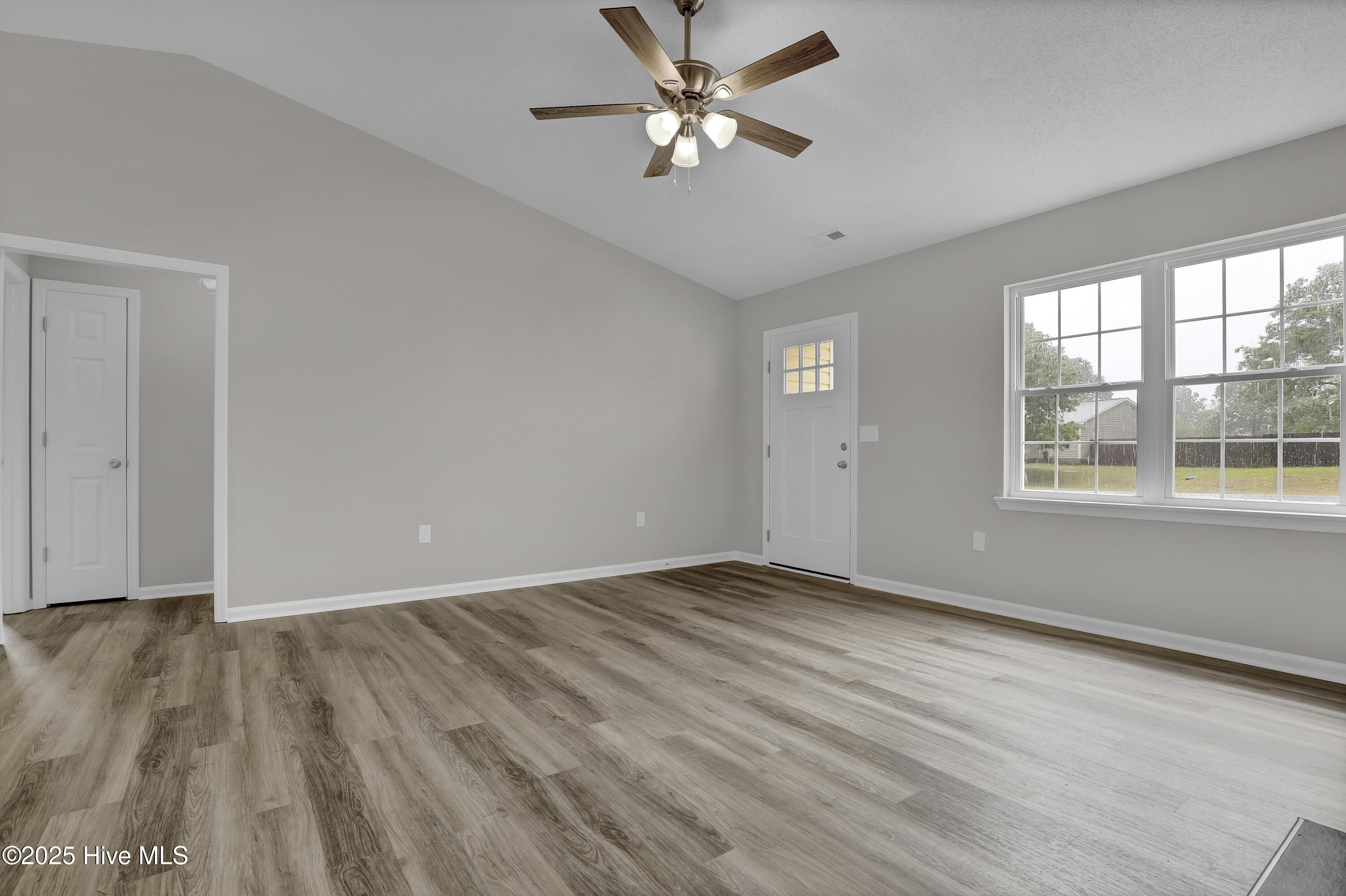 147 Wheaton Drive Richlands, NC 28574 - Photo 6 of 30 6