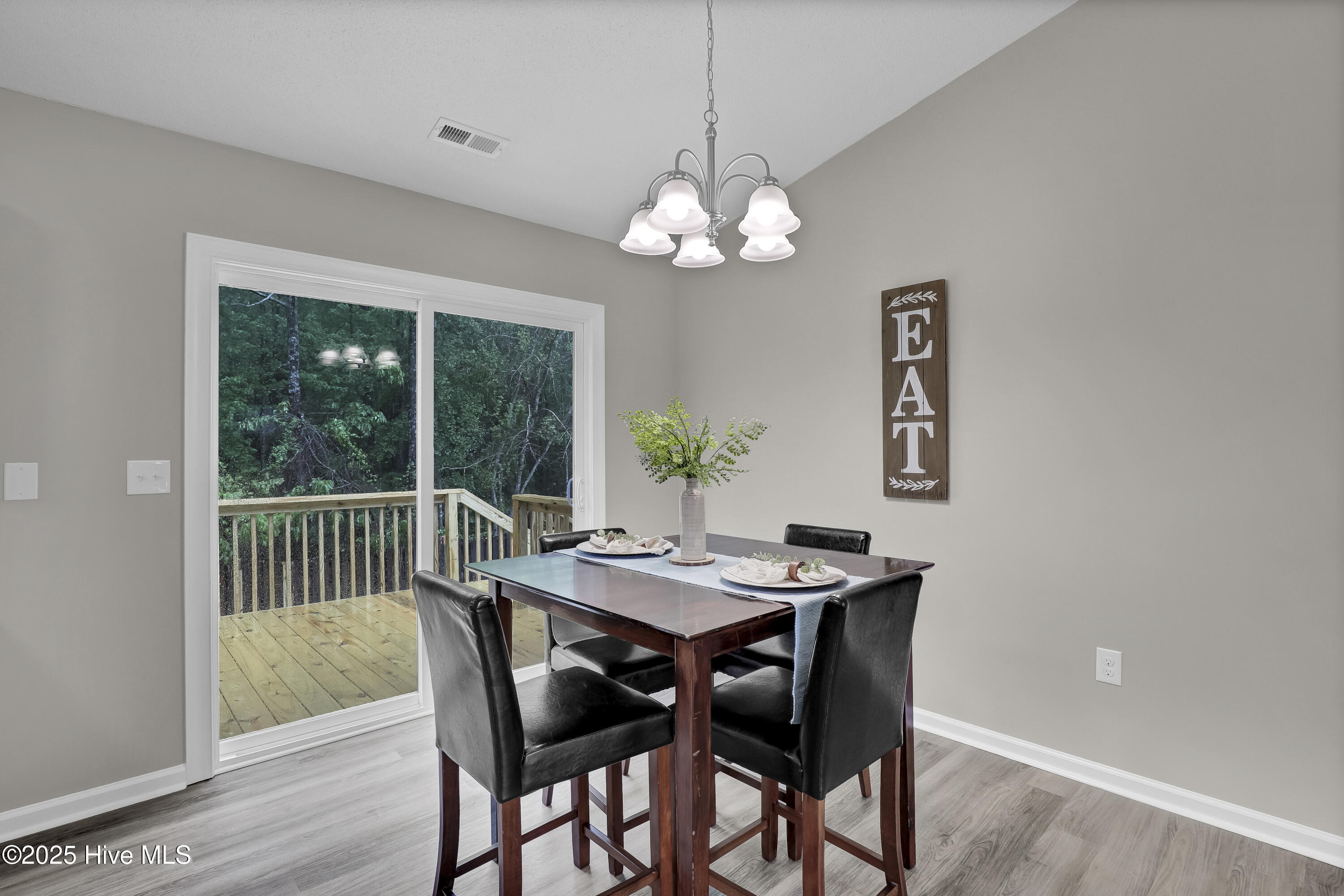 147 Wheaton Drive Richlands, NC 28574 - Photo 7 of 30 7