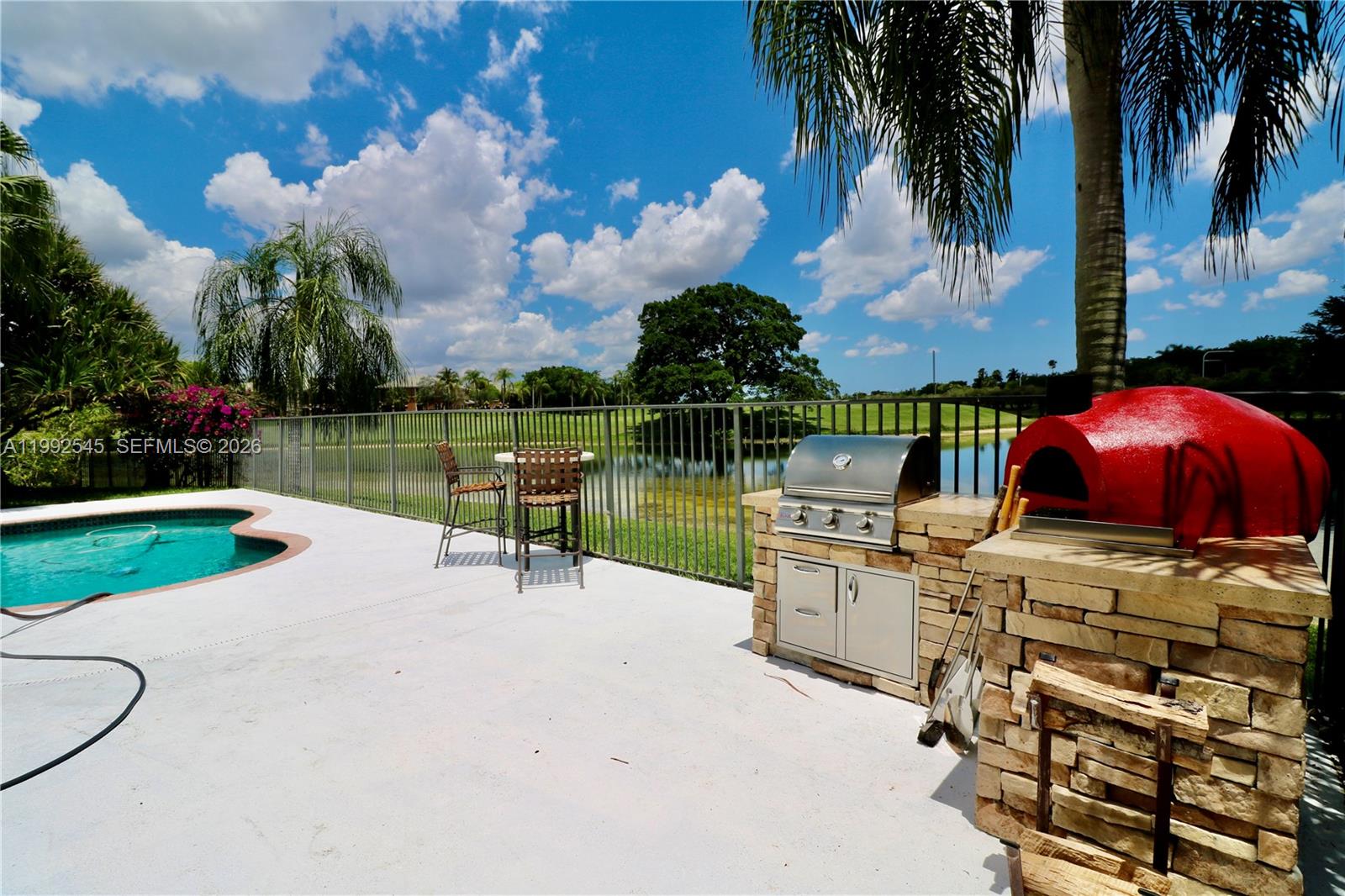 2686 Palmer Place Weston, FL 33332 - Photo 11 of 42 BBQ and Pizza oven buit ins
