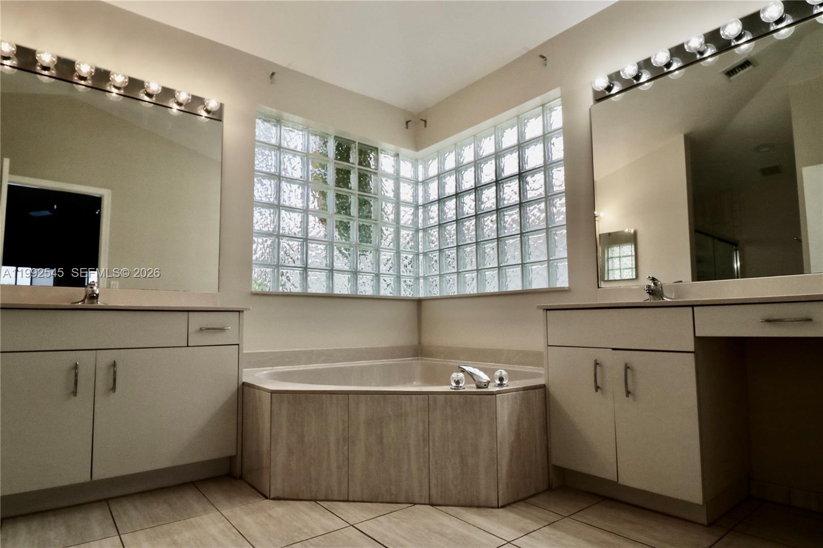 2686 Palmer Place Weston, FL 33332 - Photo 29 of 42 Primary bathroom