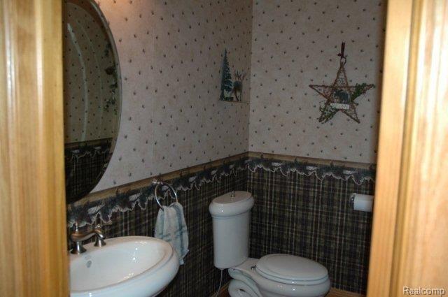 315 Timbermill Lane Howell, MI 48843 - Photo 15 of 20 Powder Room