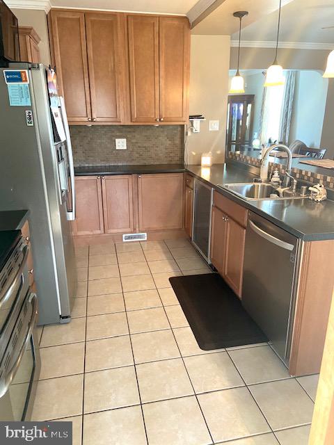 29 Hampton Road Linthicum, MD 21090 - Photo 7 of 68 Ceramic Tiled Floor