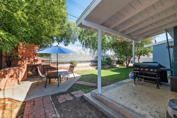 a view of a sitting area with furniture and backyard