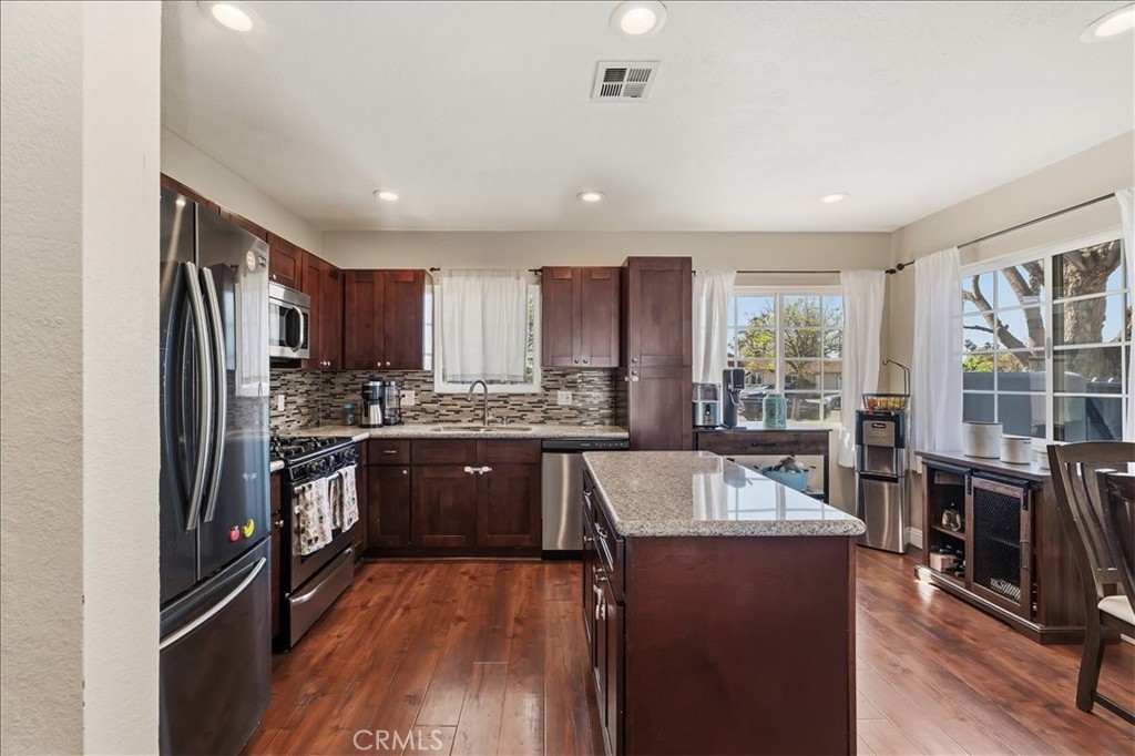 6698 Montclair Drive Riverside, CA 92504 - Photo 8 of 25