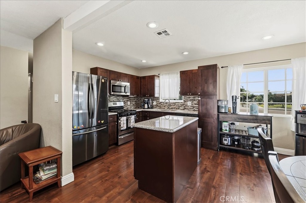 6698 Montclair Drive Riverside, CA 92504 - Photo 9 of 25