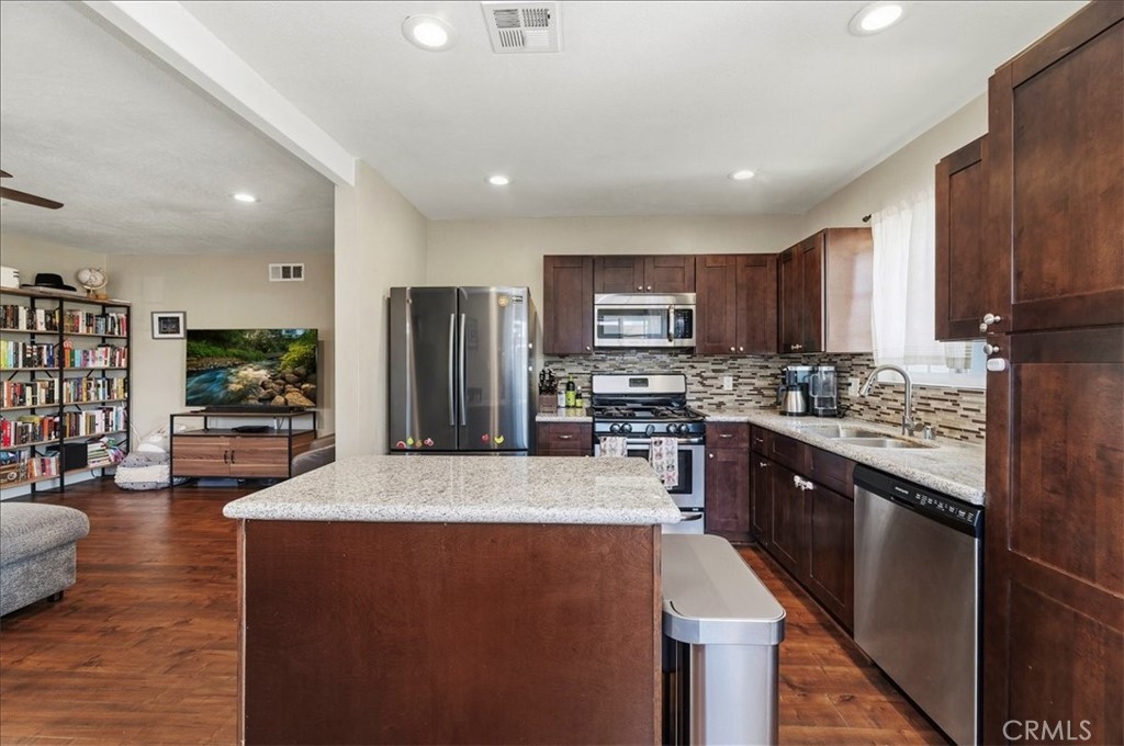 6698 Montclair Drive Riverside, CA 92504 - Photo 10 of 25