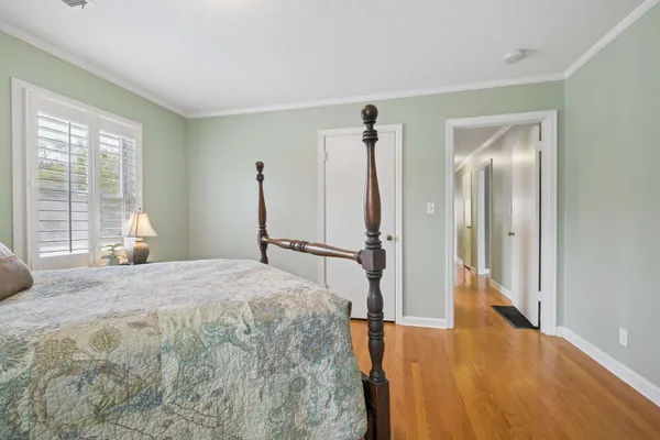 a view of empty room with wooden floor and ceiling fan