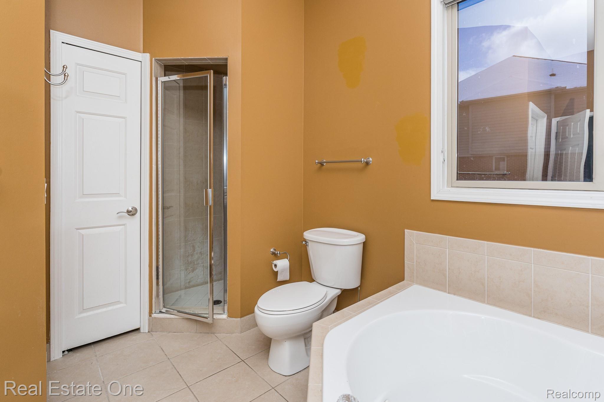 115 Scarborough Lane Rochester, MI 48306 - Photo 26 of 46 Master bath