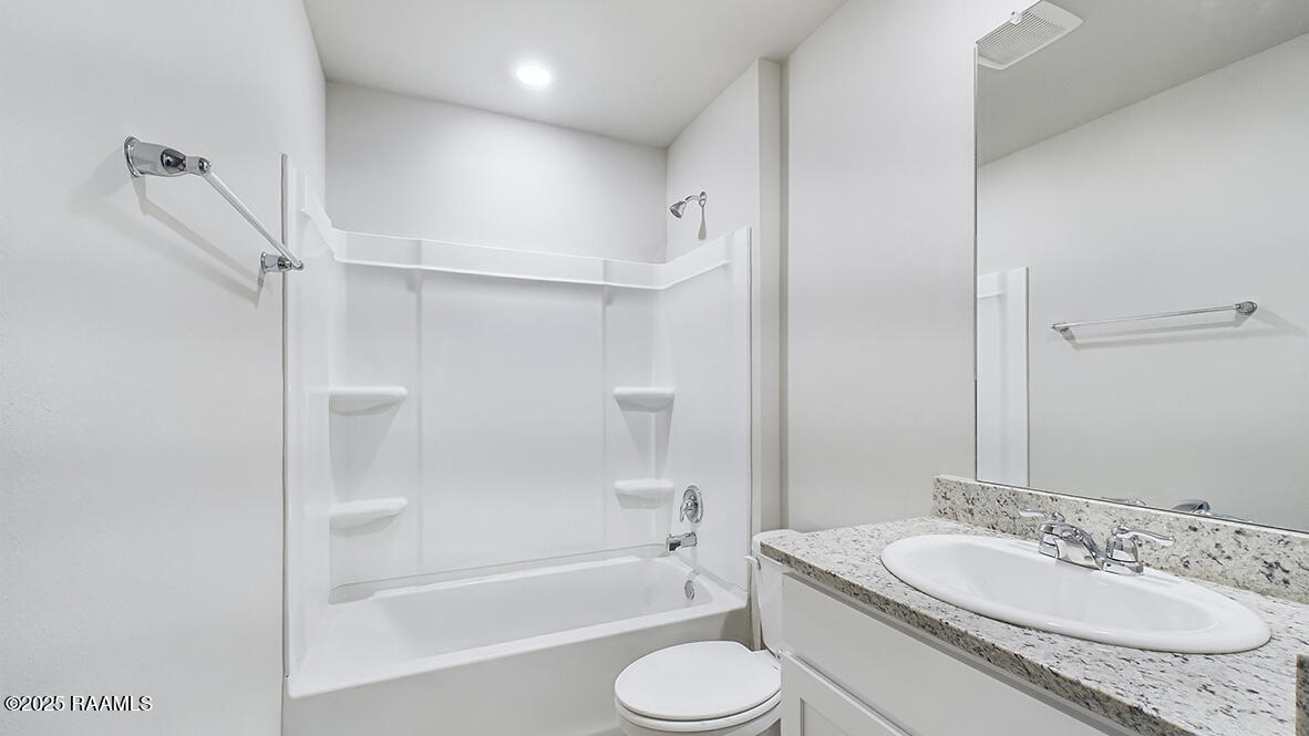 117 Lake Ridge Drive Broussard, LA 70518 - Photo 13 of 24 117 Lake Ridge Drive, Broussard, LA