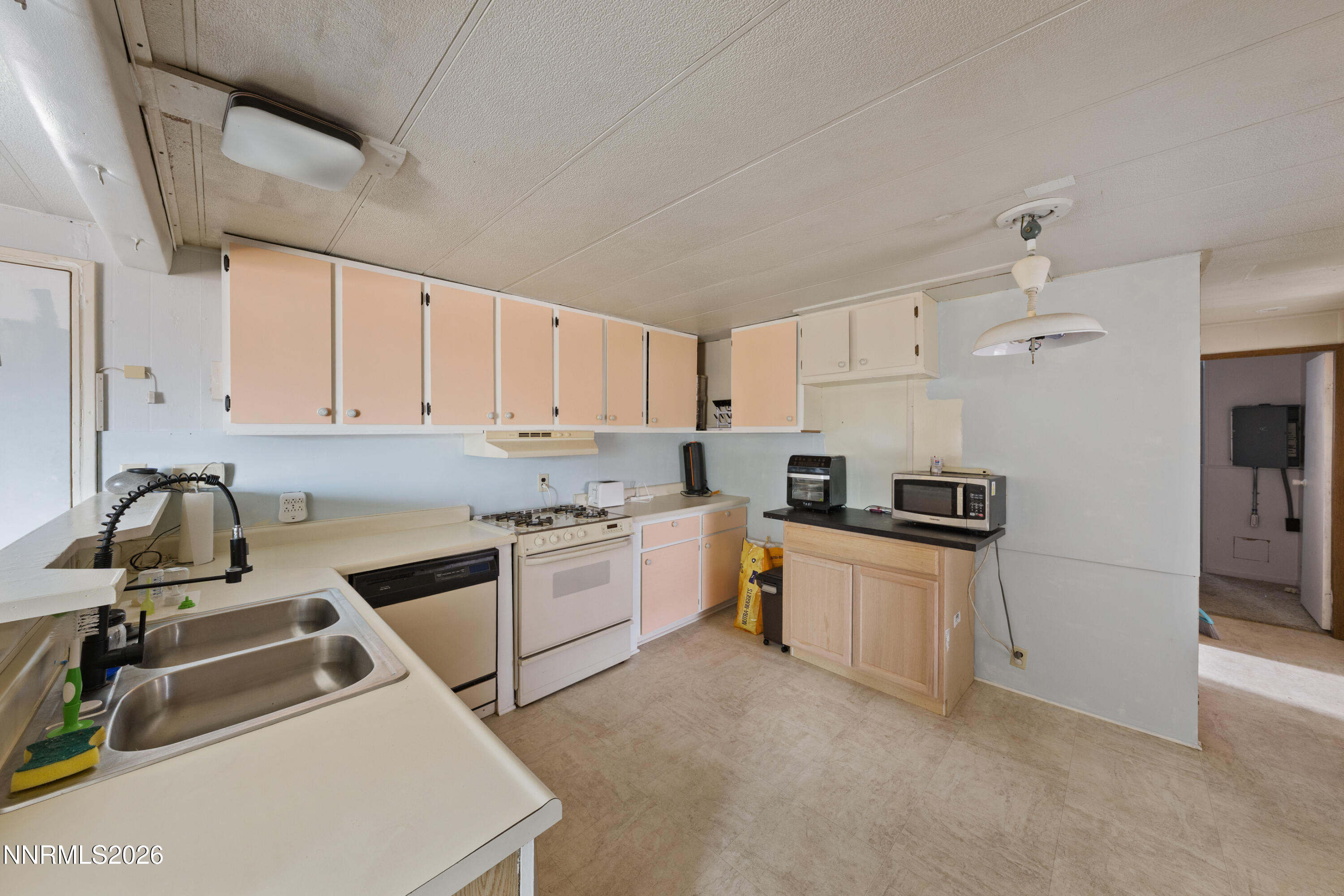 245 Taurus Circle Reno, NV 89521 - Photo 5 of 38 A7V01789