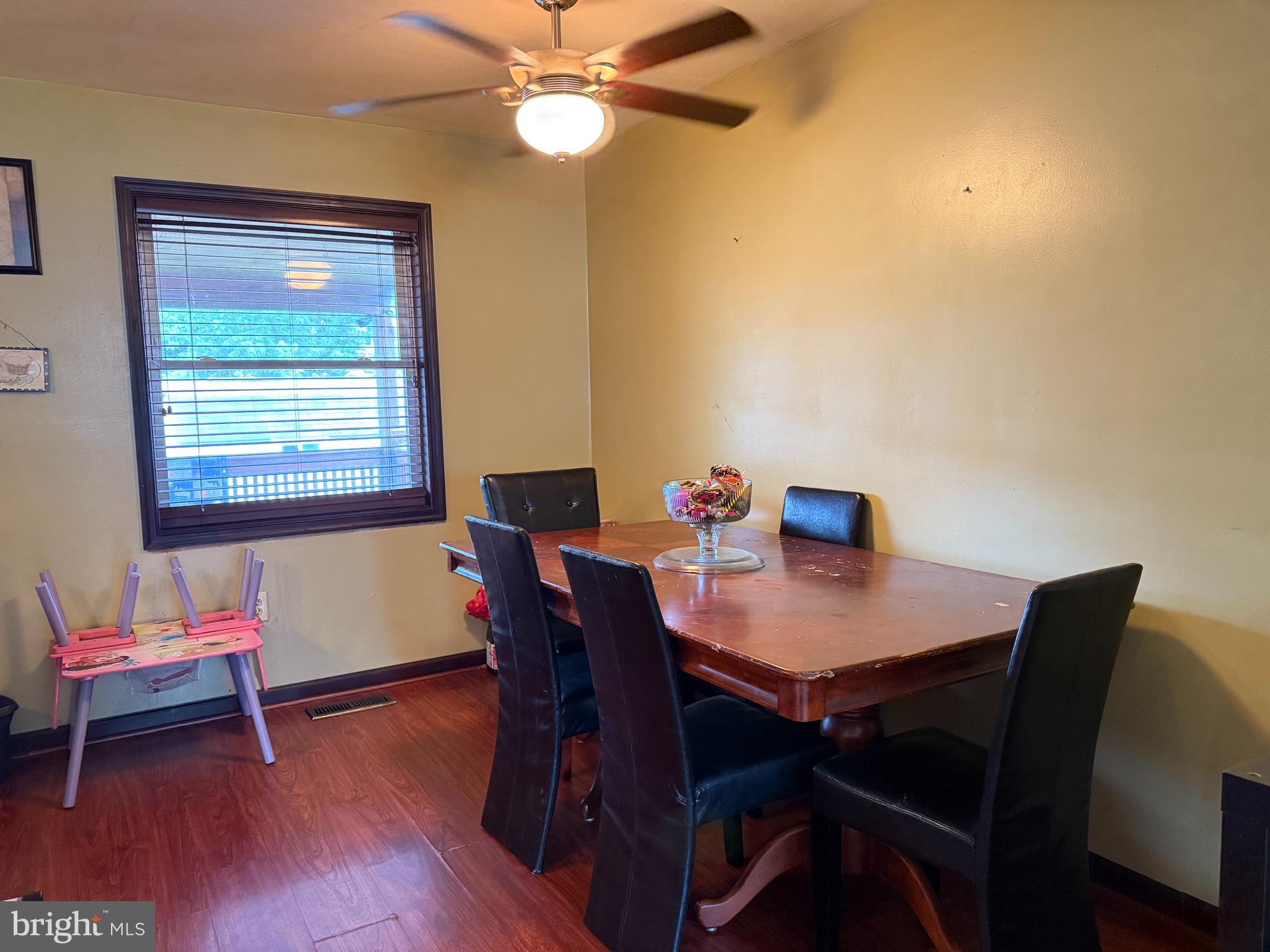 747 Seawall Road Essex, MD 21221 - Photo 4 of 15 Gallery Image 4