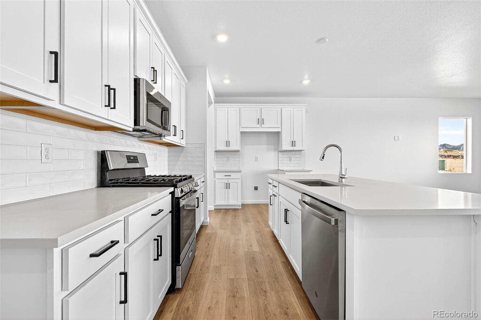 17055 West 92nd Loop Arvada, CO 80007 - Photo 8 of 37