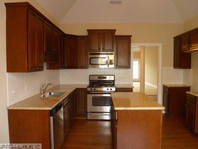 412 Crosswick Road Clemmons, NC 27012 - Photo 5 of 16 Kitchen.
