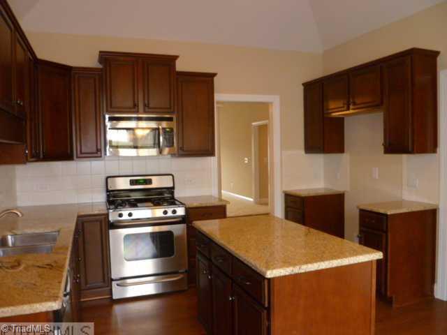 412 Crosswick Road Clemmons, NC 27012 - Photo 6 of 16 Kitchen.