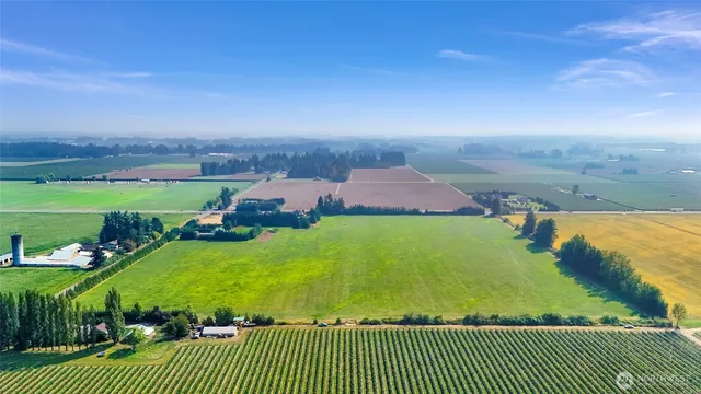 a view of a house with backyard and parking