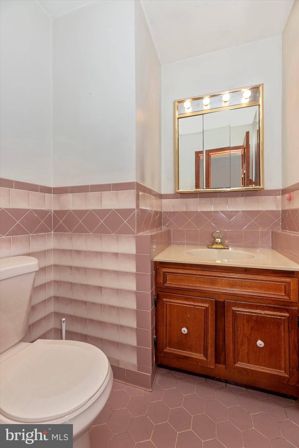 10760 Dublin Road Walkersville, MD 21793 - Photo 28 of 102 Half Bathroom