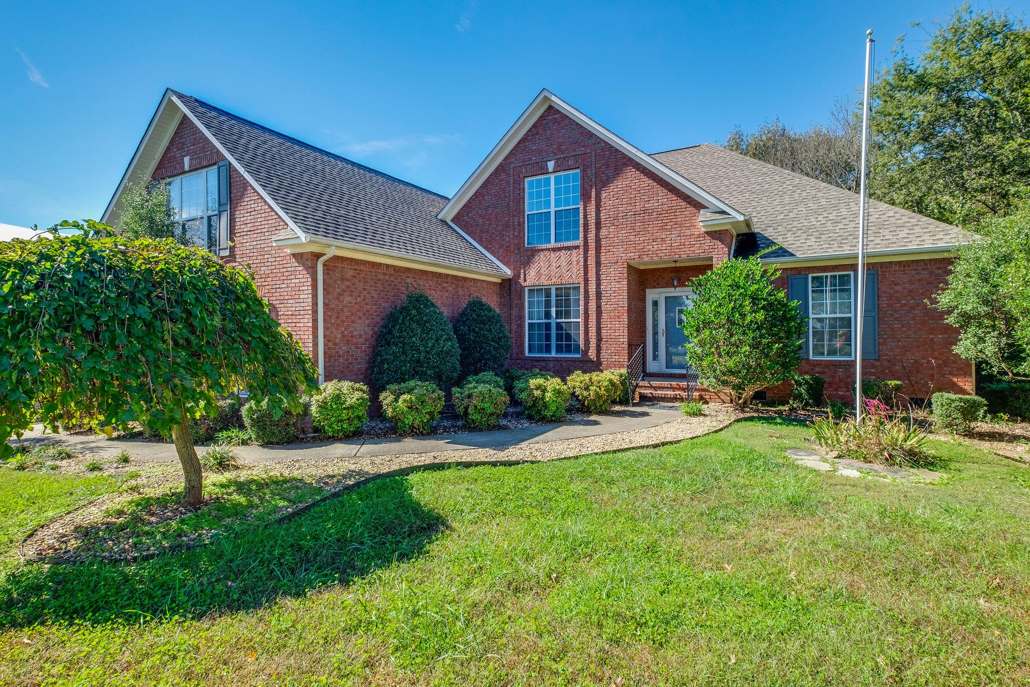 2005 Viewpointe Way Columbia, TN 38401 - Photo 1 of 29 a view of an house with backyard and garden