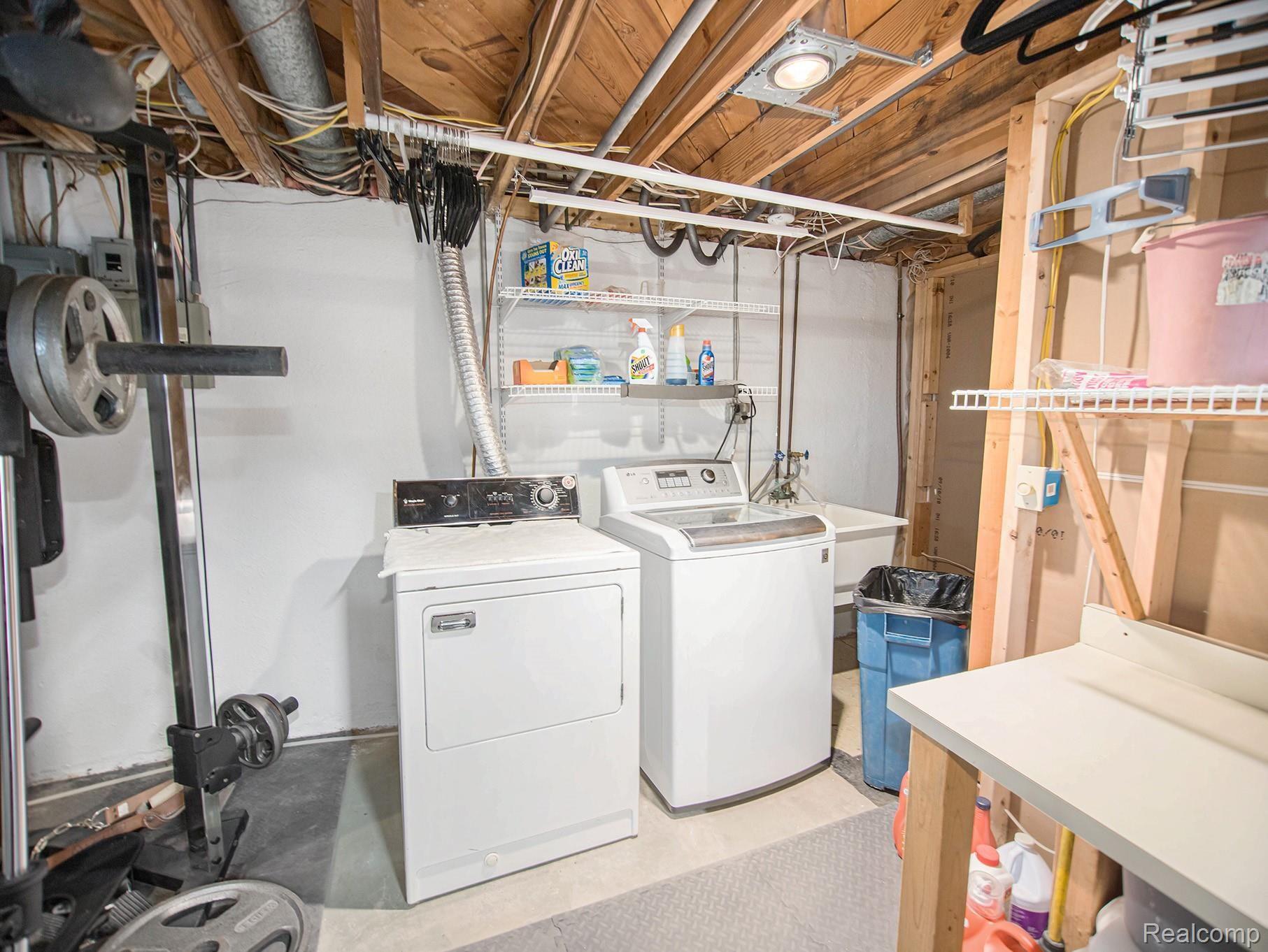 751 Edgewood Drive Rochester, MI 48306 - Photo 28 of 54 751 Edgewood Dr_43.jpg
