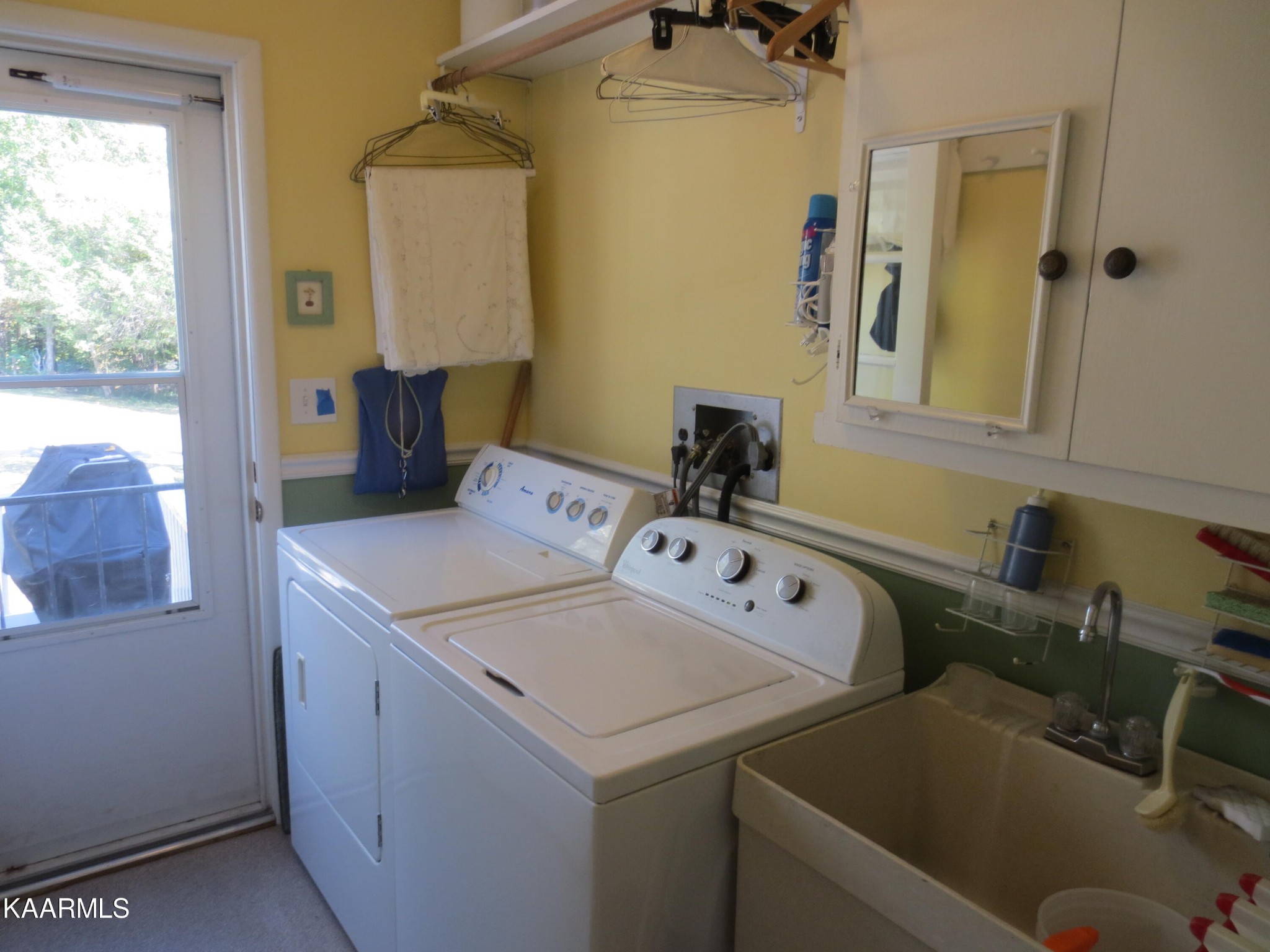 1327 Ridgeway Circle Athens, TN 37303 - Photo 31 of 49 a utility room with dryer and washer