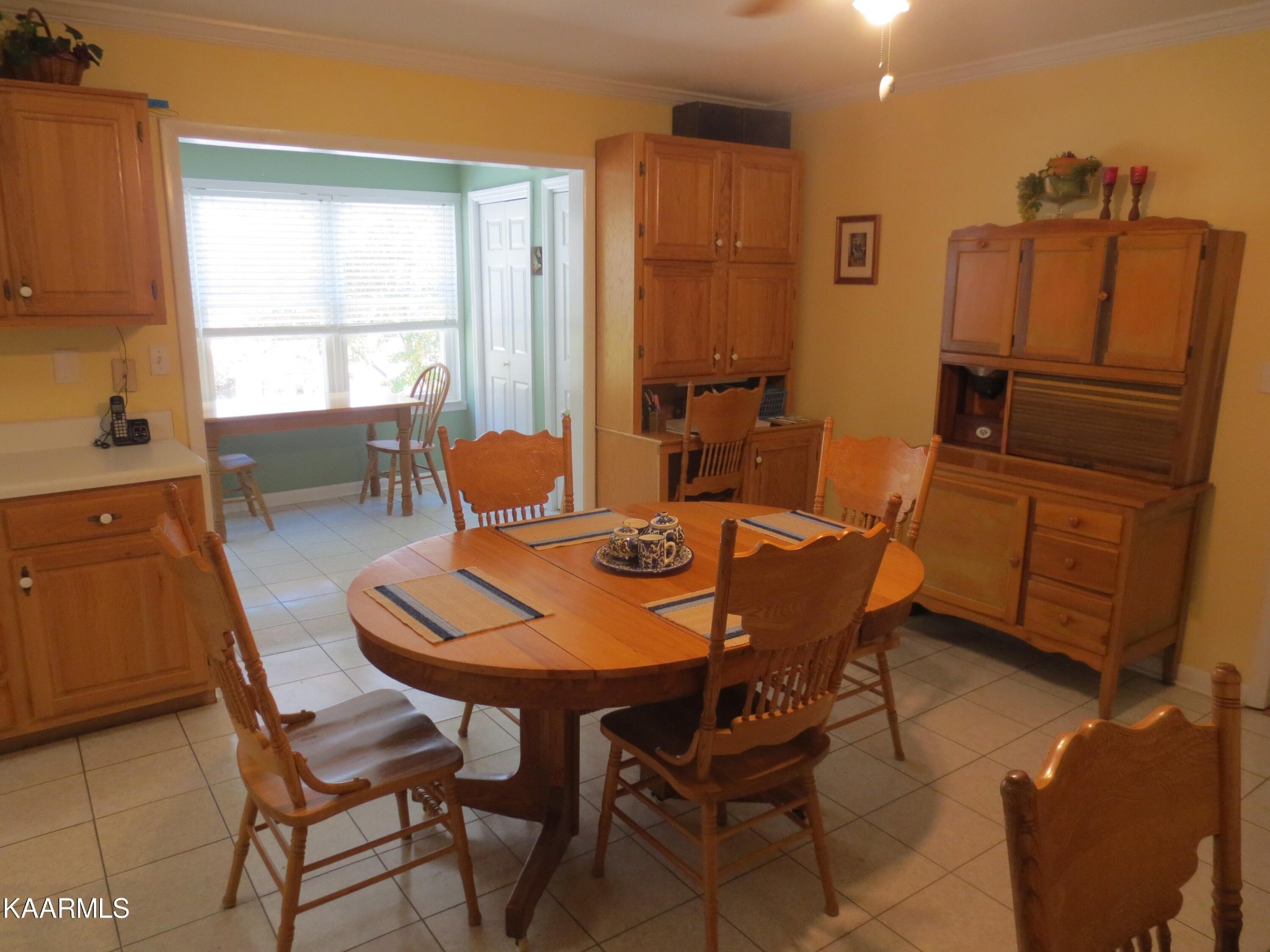 1327 Ridgeway Circle Athens, TN 37303 - Photo 9 of 49 a dining room with furniture and window