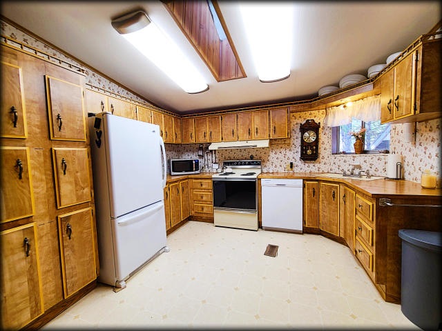 4761 B Luther Road Springdale, WA 99173 - Photo 8 of 20