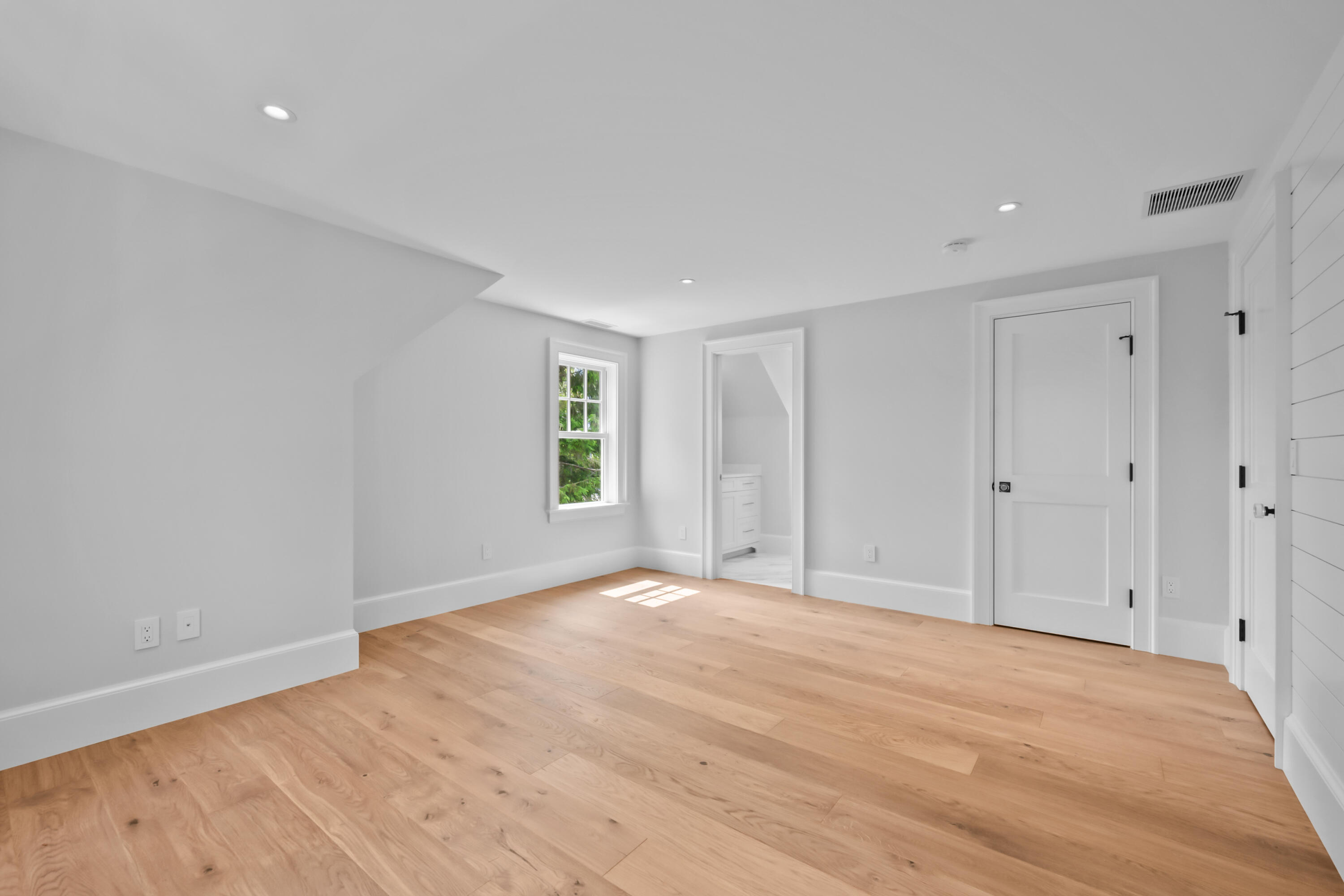 287 Cedar Street Chatham, MA 02633 - Photo 38 of 63 En-suite Bedroom