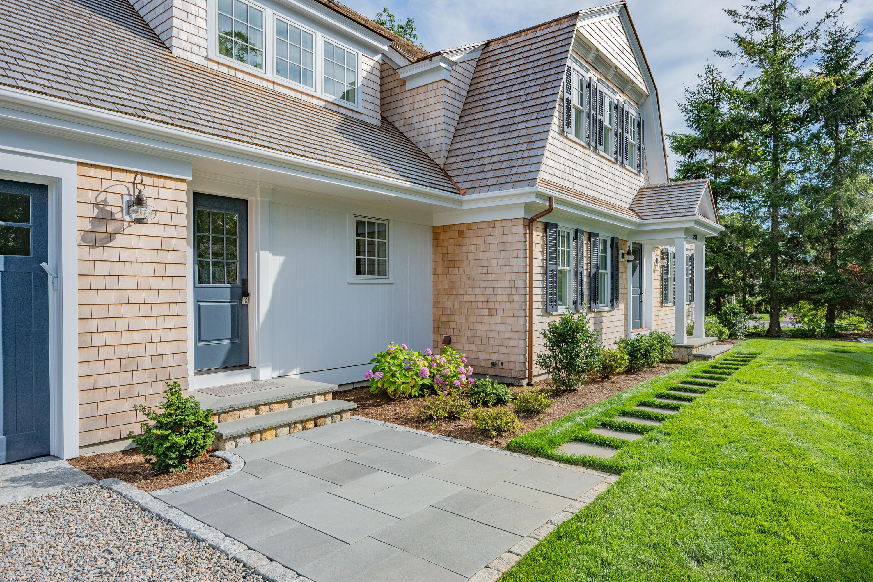 287 Cedar Street Chatham, MA 02633 - Photo 5 of 64 Front view