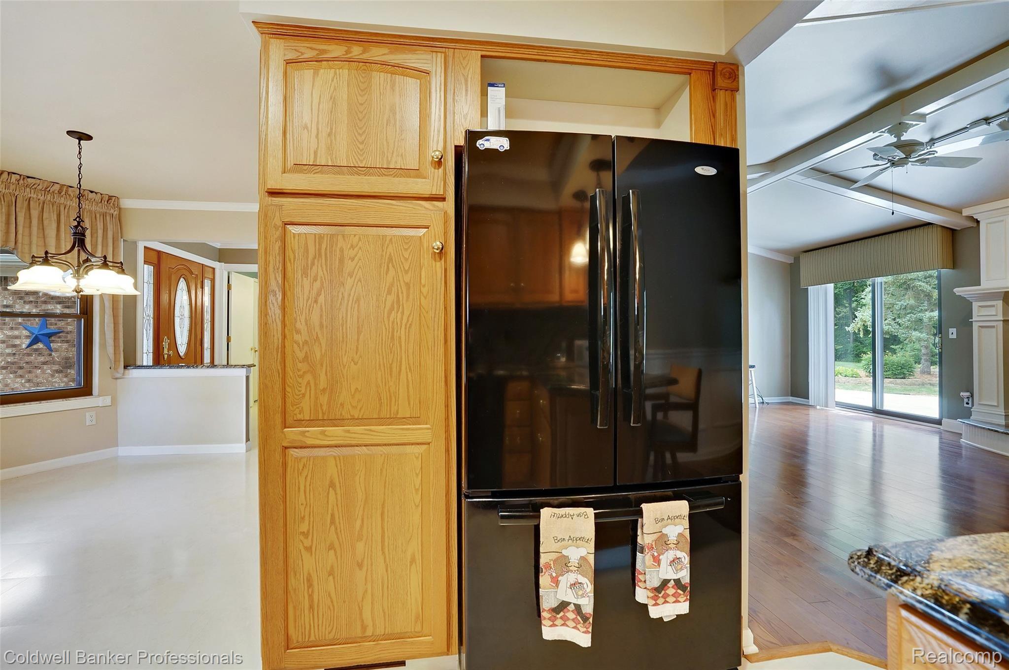 2118 Warrington Road Rochester, MI 48307 - Photo 15 of 52 905276CA-494D-4E0B-ABAB-45C4208C6FB5.jpeg