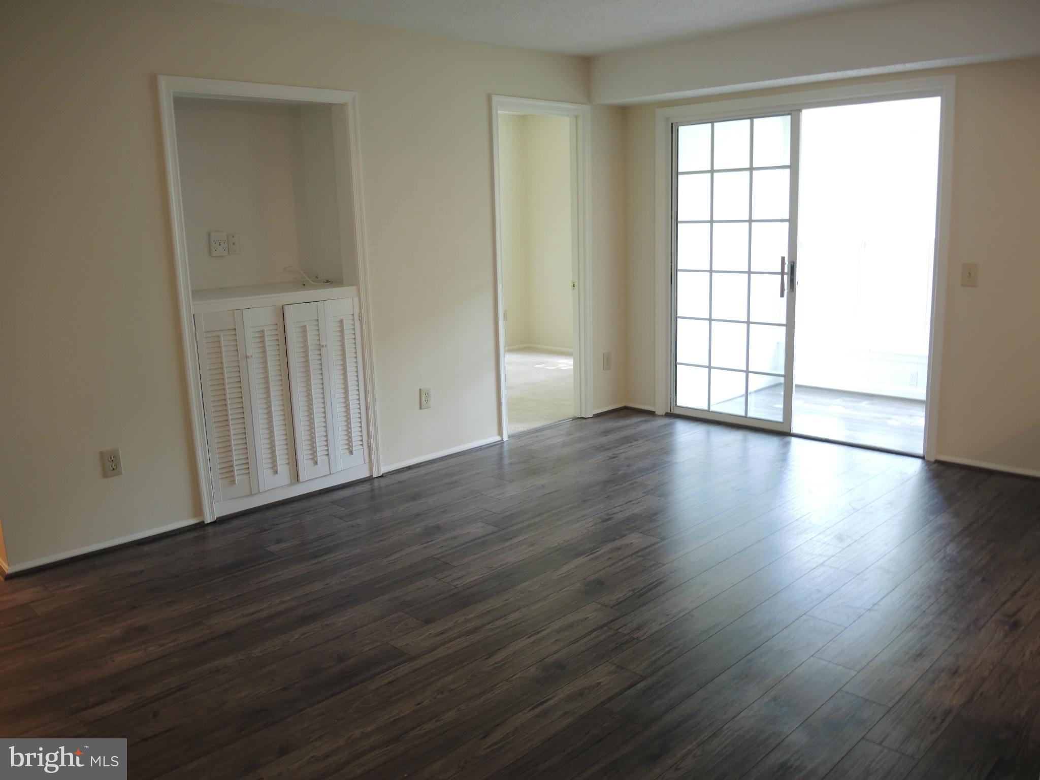 Living Room/Solarium-Den
