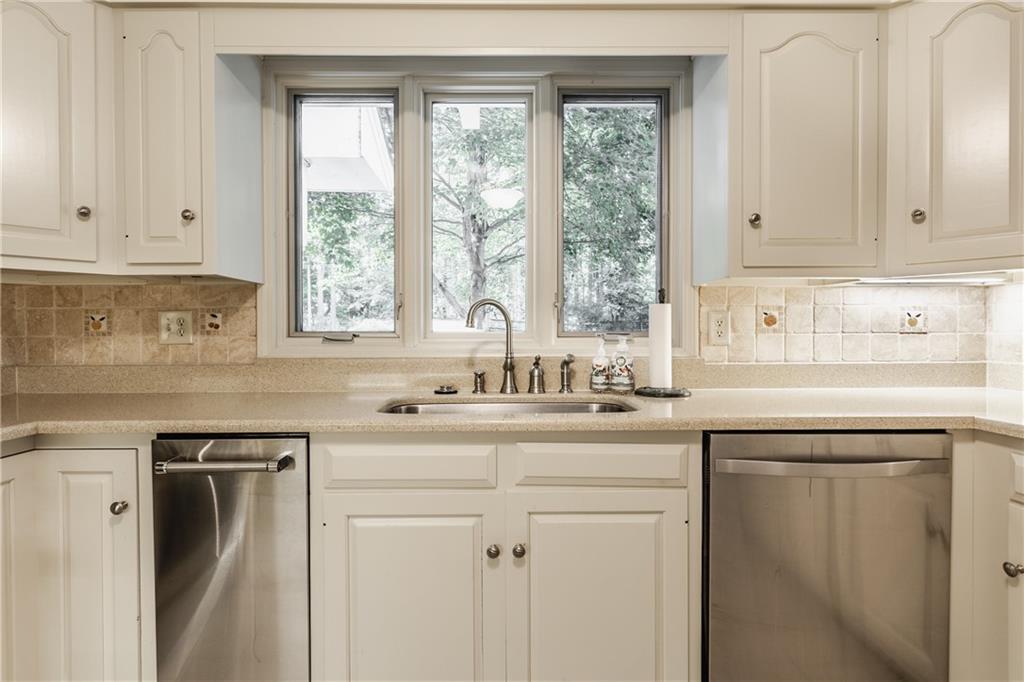7919 Spring Mill Road Indianapolis, IN 46260 - Photo 11 of 54 Gallery Image 11