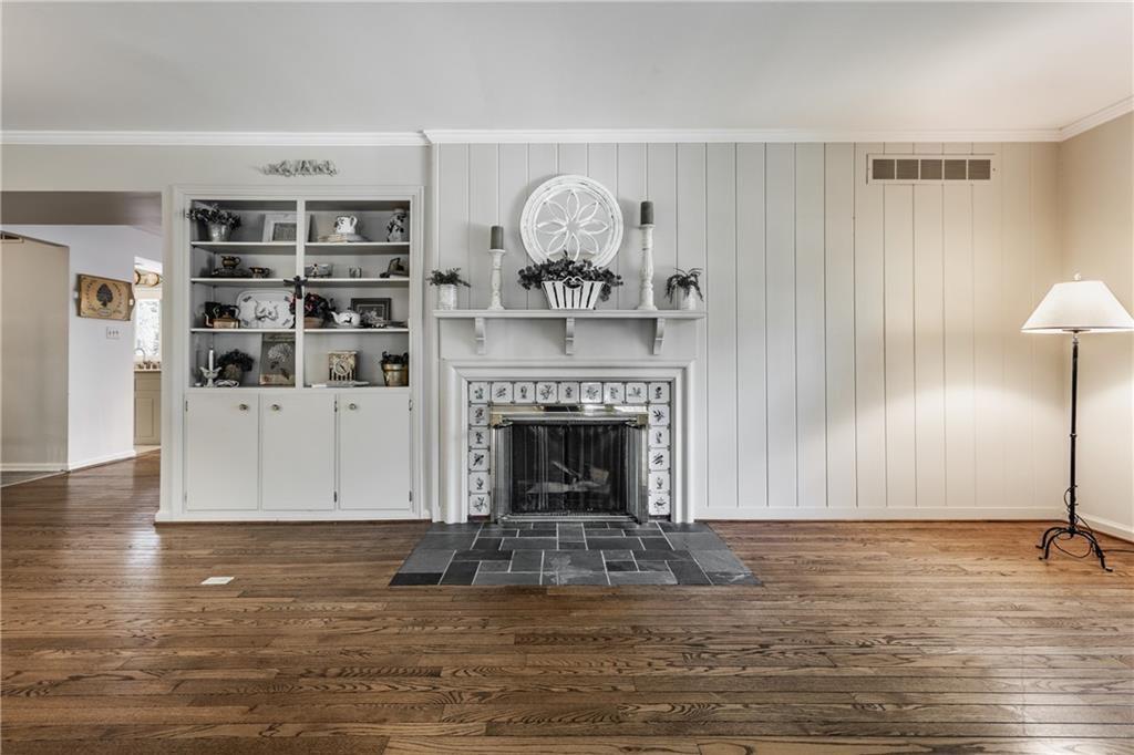 7919 Spring Mill Road Indianapolis, IN 46260 - Photo 8 of 54 Gallery Image 8