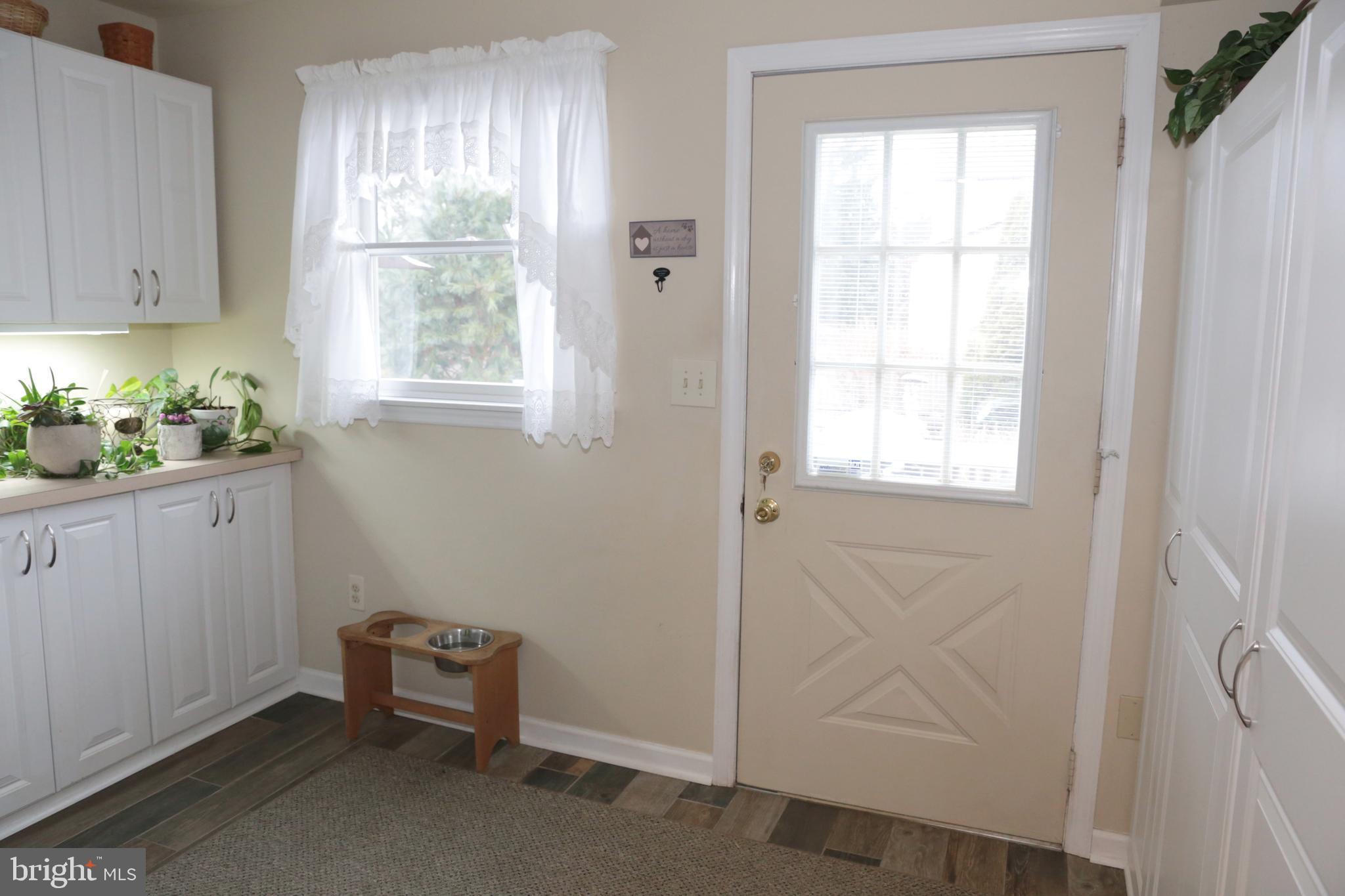 29 Wolfpack Road Hamilton, NJ 08619 - Photo 9 of 49 main laundry/mud room