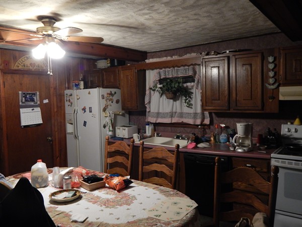 77 East Street Clinton, MA 01510 - Photo 3 of 11 Gallery Image 3
