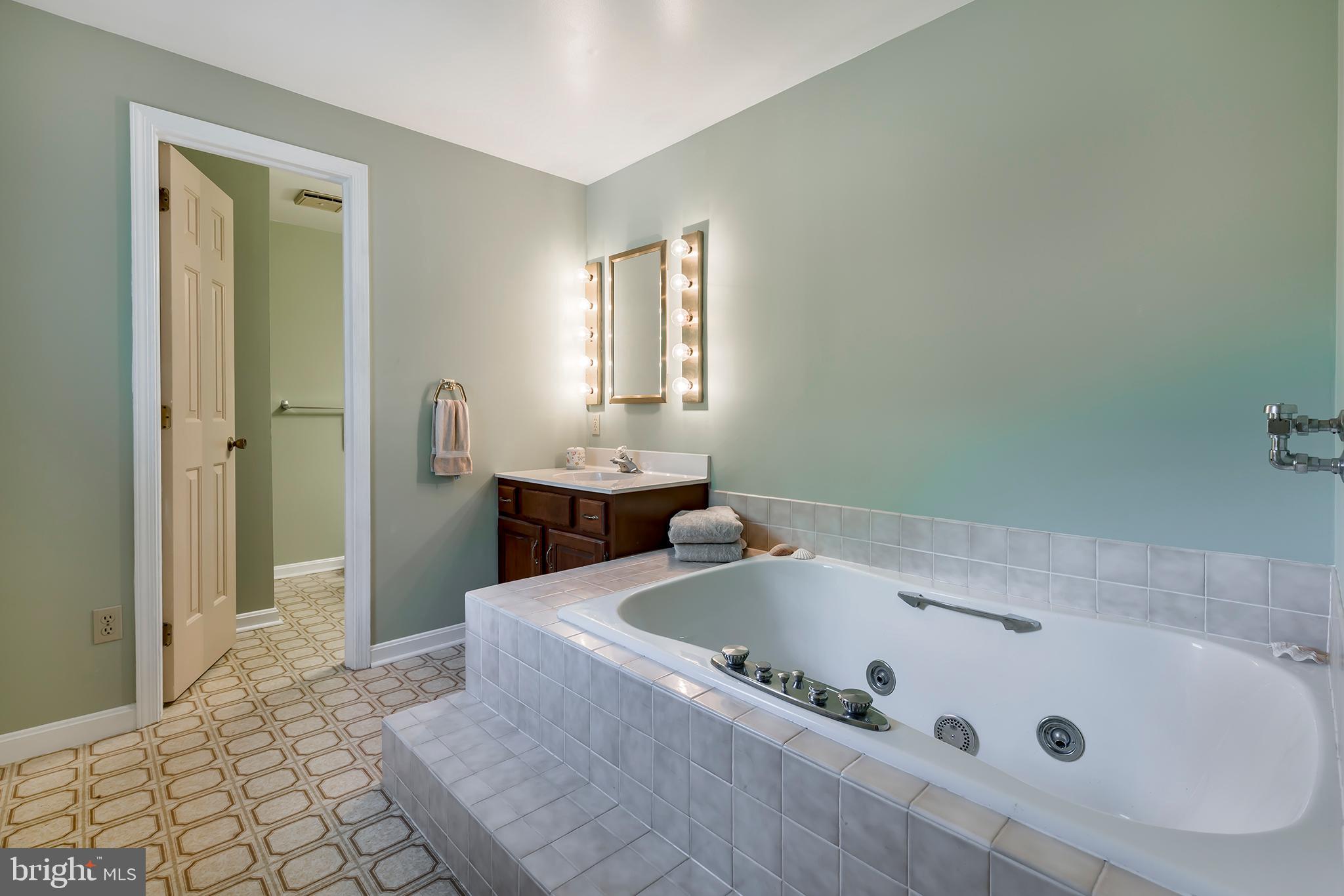 1216 Mill Mar Road Lancaster, PA 17601 - Photo 12 of 26 Primary Jacuzzi Bathroom