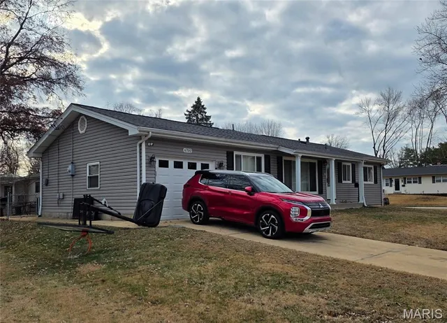 $229,900 | 6702 Flowervale Drive, Hazelwood, MO 63042
