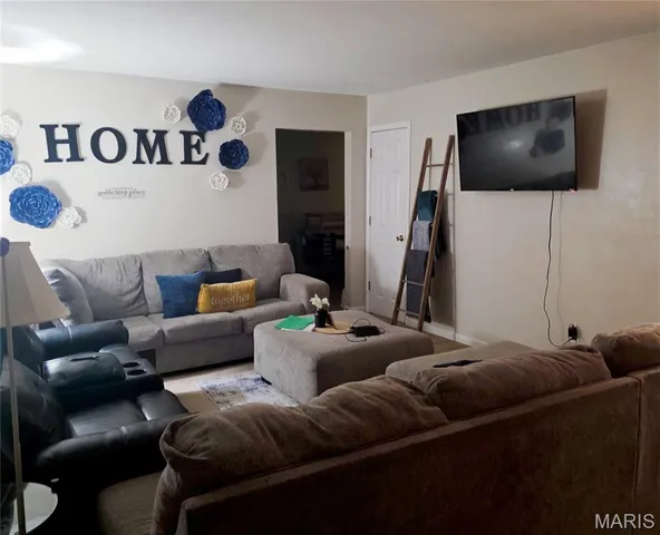 $229,900 | 6702 Flowervale Drive, Hazelwood, MO 63042