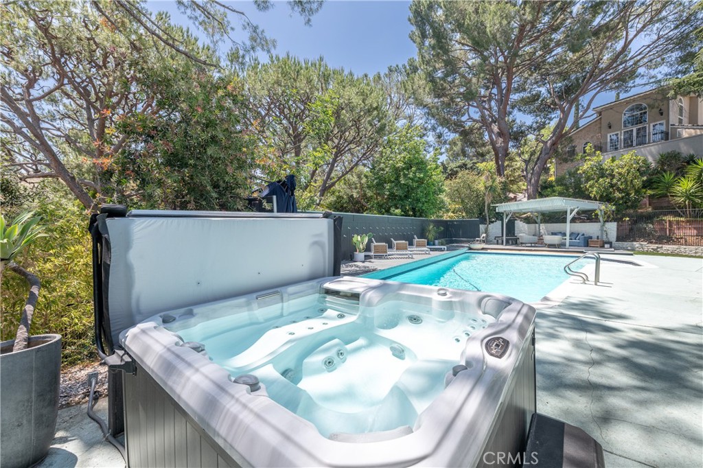 15626 Royal Ridge Road Sherman Oaks, CA 91403 - Photo 32 of 33