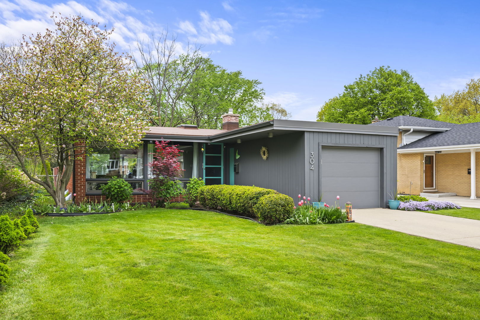 304 South Mt Prospect Road Des Plaines, IL 60016 - Photo 2 of 36 Gallery Image 2