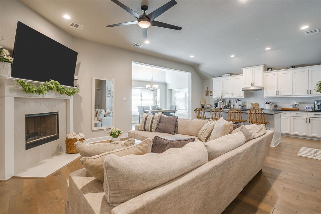 709 Waterford Way Joshua, TX 76058 - Photo 6 of 35