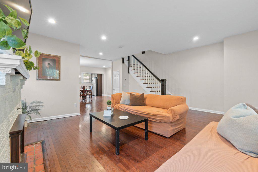 618 Wicklow Road Baltimore, MD 21229 - Photo 6 of 29 Spacious living area with warm tones.