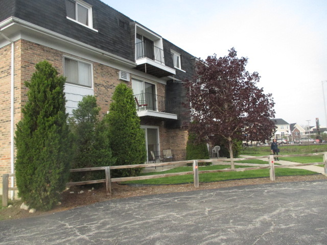10324 Ridgeland Avenue, Unit 303 Chicago Ridge, IL 60415 - Photo 11 of 12
