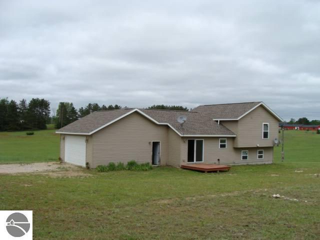 1867 North Lamb Road Interlochen, MI 49643 - Photo 2 of 15 1693817-1.JPG