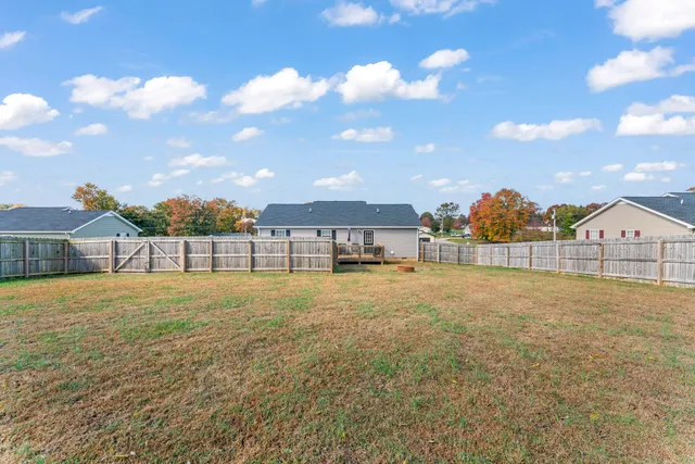 a view of an house with backyard and pool