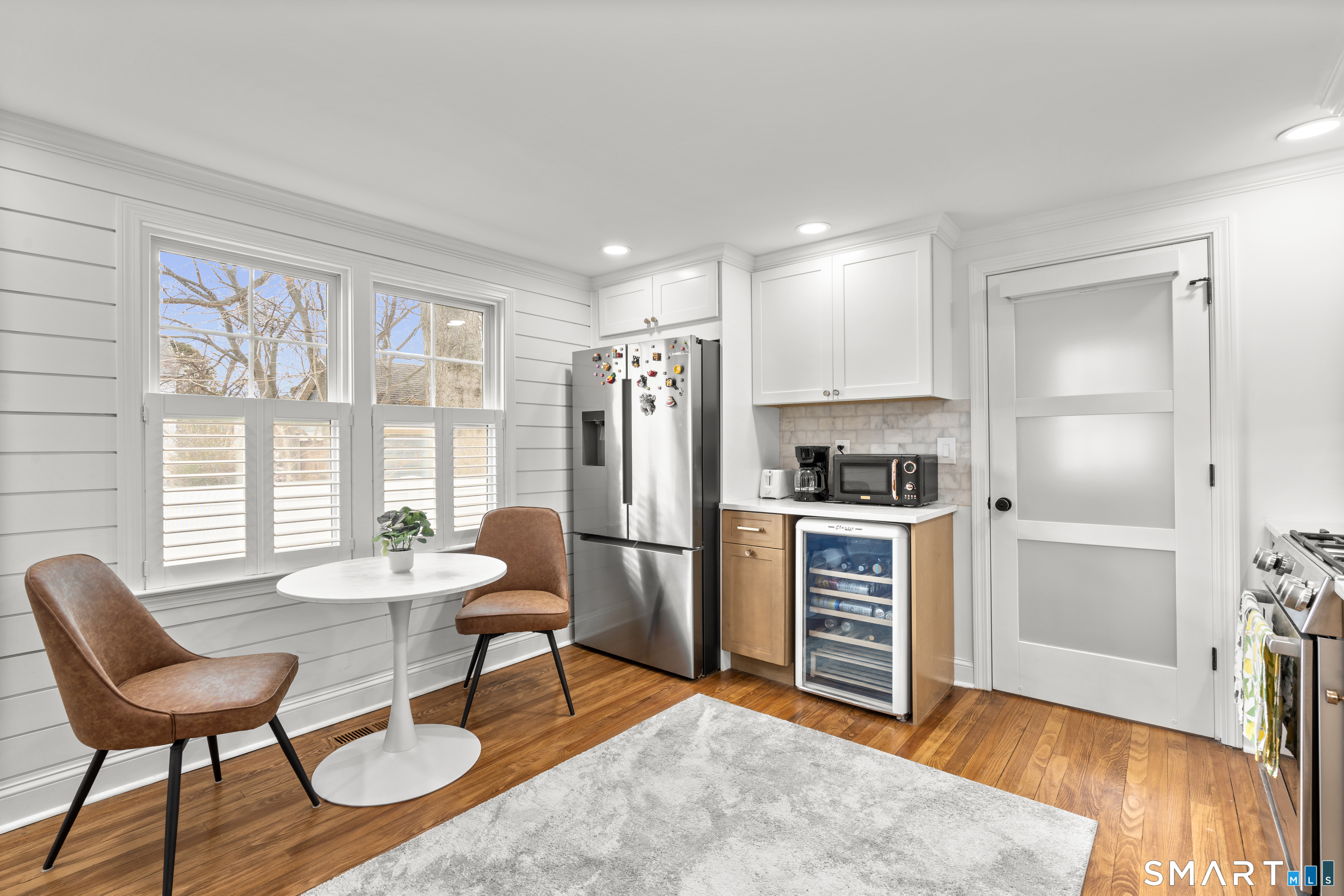 180 Ruane Street, Unit 1 Fairfield, CT 06824 - Photo 11 of 20 a living room with furniture and a kitchen view