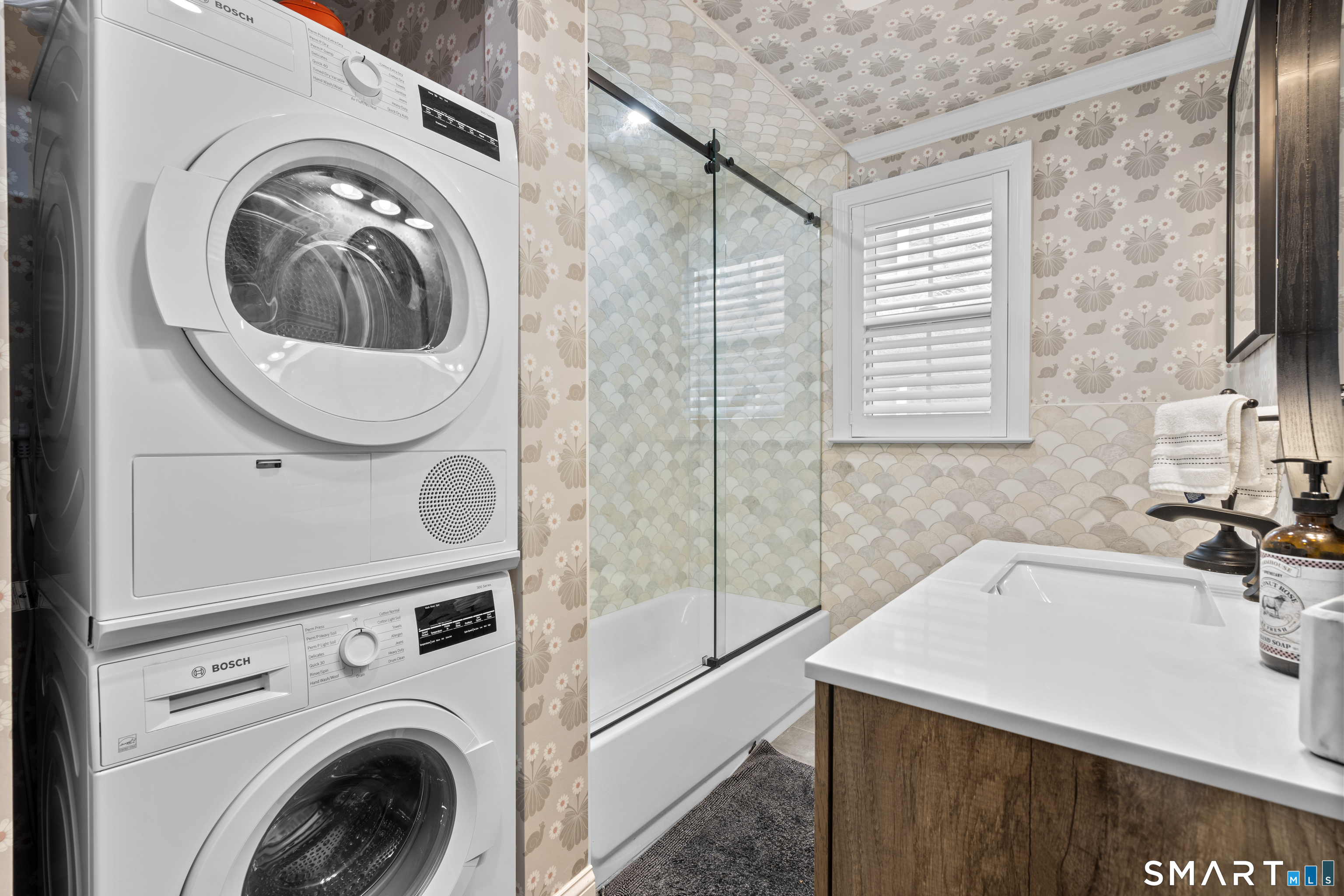 180 Ruane Street, Unit 1 Fairfield, CT 06824 - Photo 15 of 20 a utility room with dryer and washer