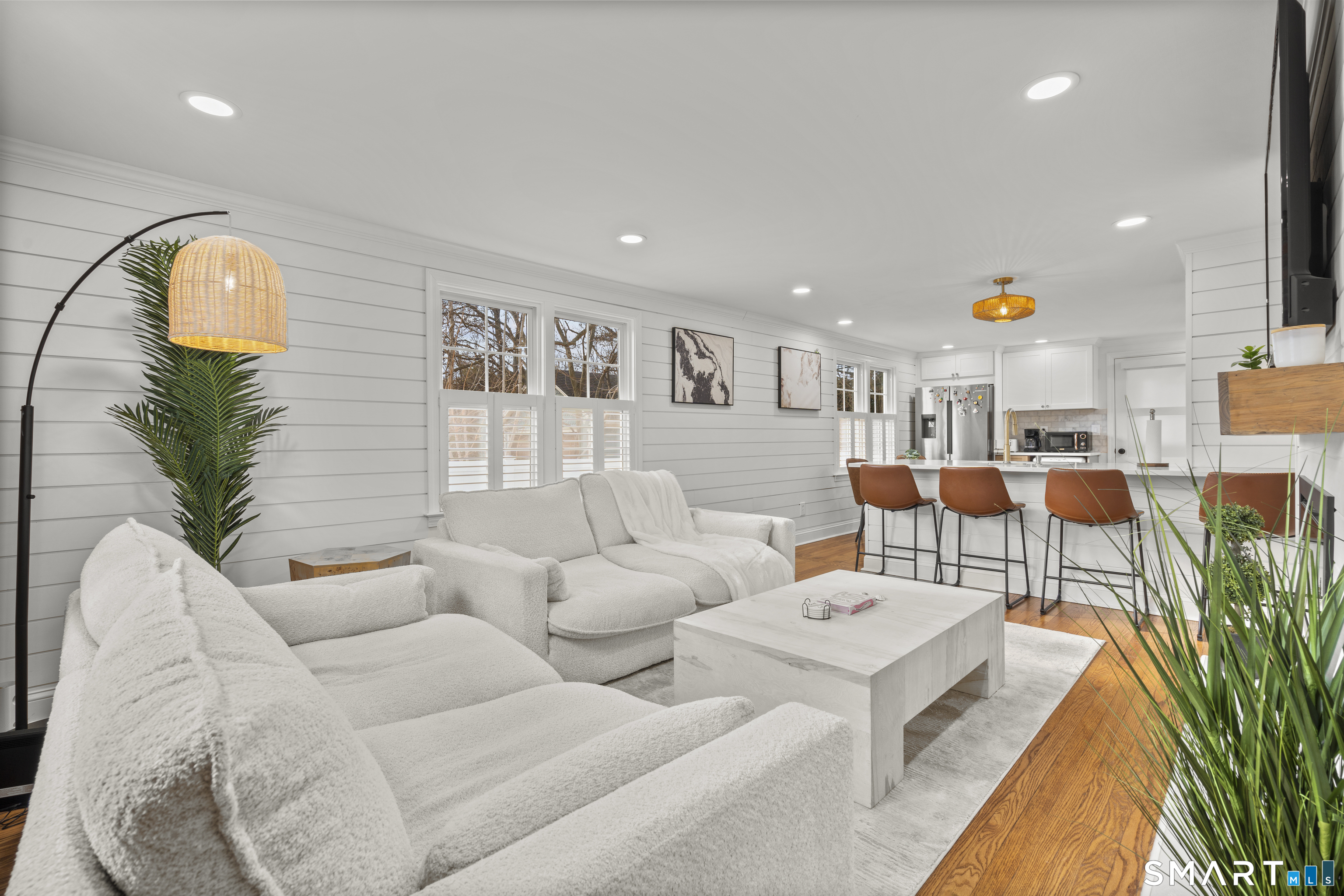 180 Ruane Street, Unit 1 Fairfield, CT 06824 - Photo 4 of 20 a living room with furniture and a potted plant