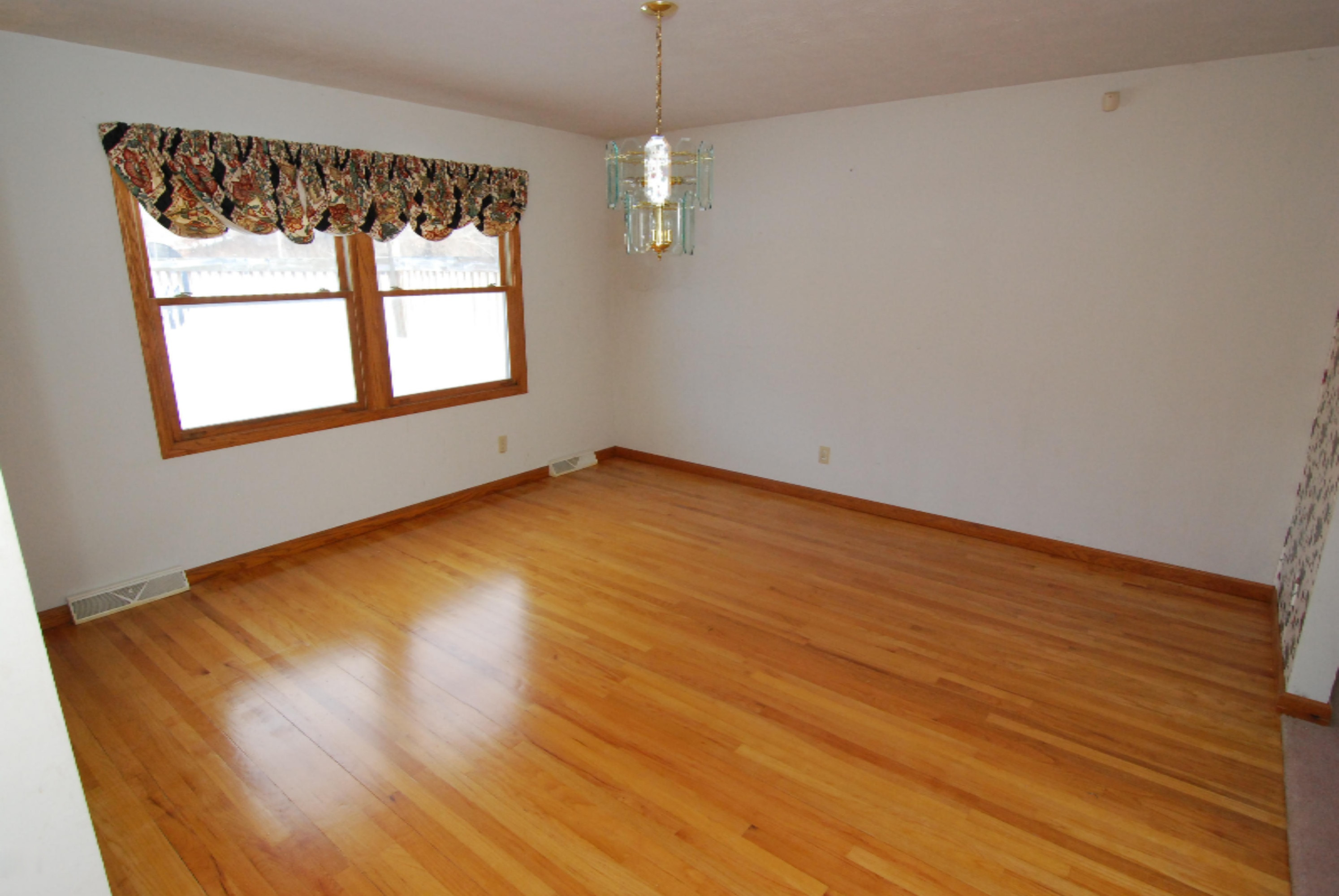 2773 Detroit Road Niles, MI 49120 - Photo 3 of 26 DSC_0477